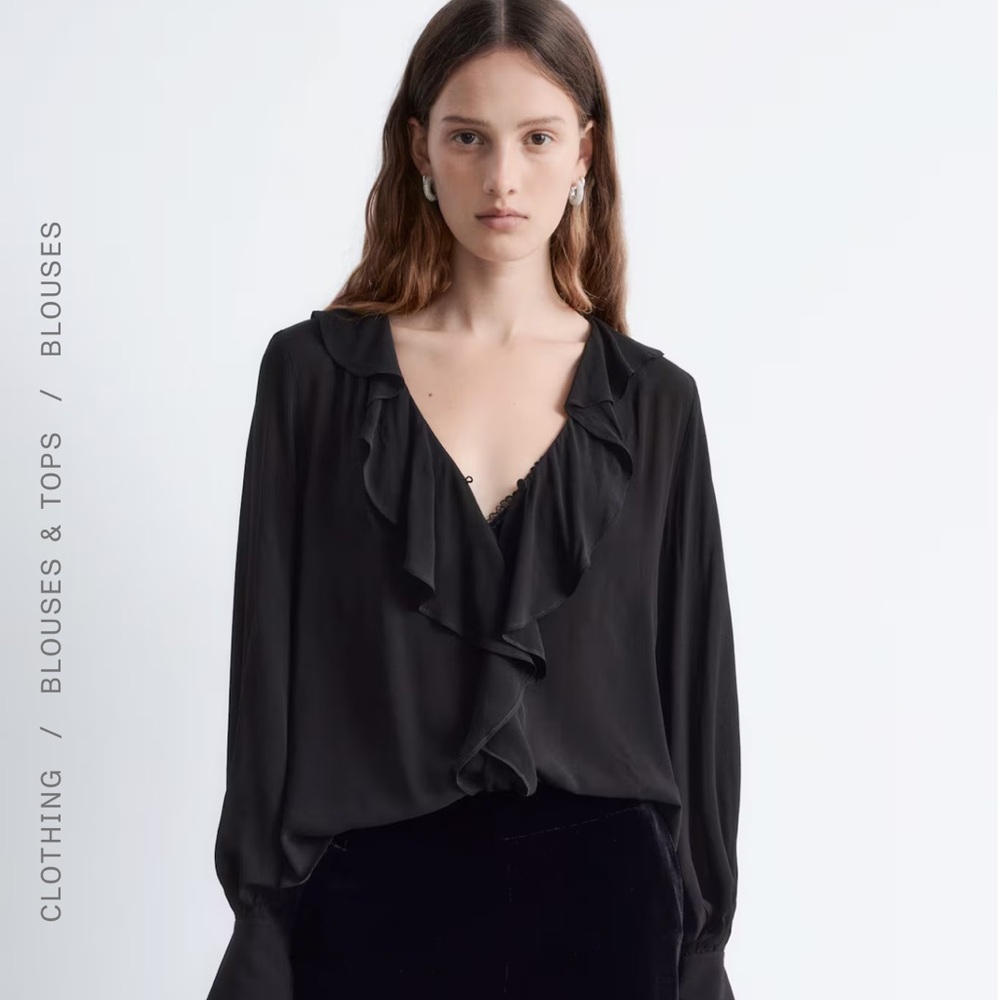 Ruffled v neck blouse small